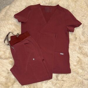 Women’s Figs S & S Petite SET in Dark Cherry